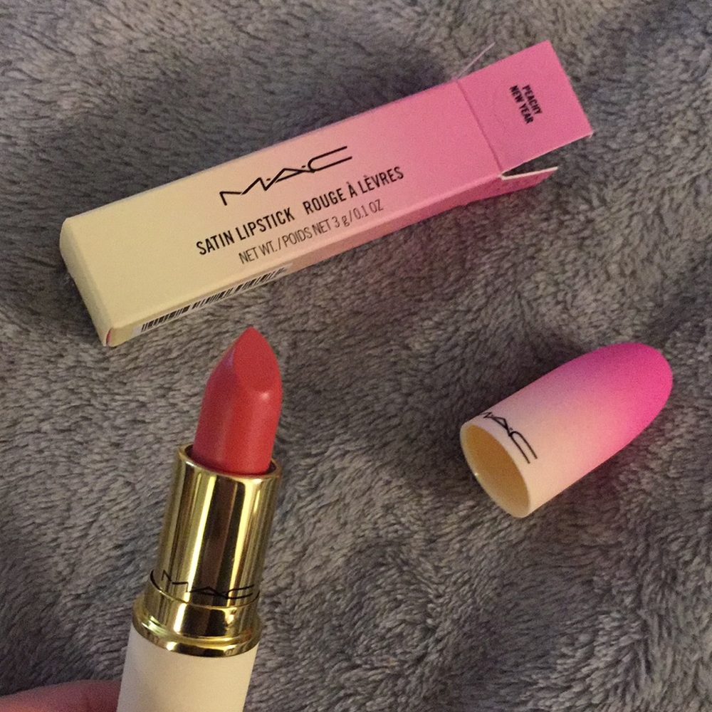 BNIB MAC PEACHY NEW YEAR LIPSTICK LUNAR NEW YEAR